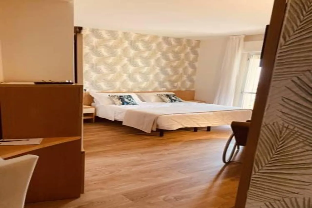 Hotel Montecarlo - Vista Mare Con Piscina & Area Fitness