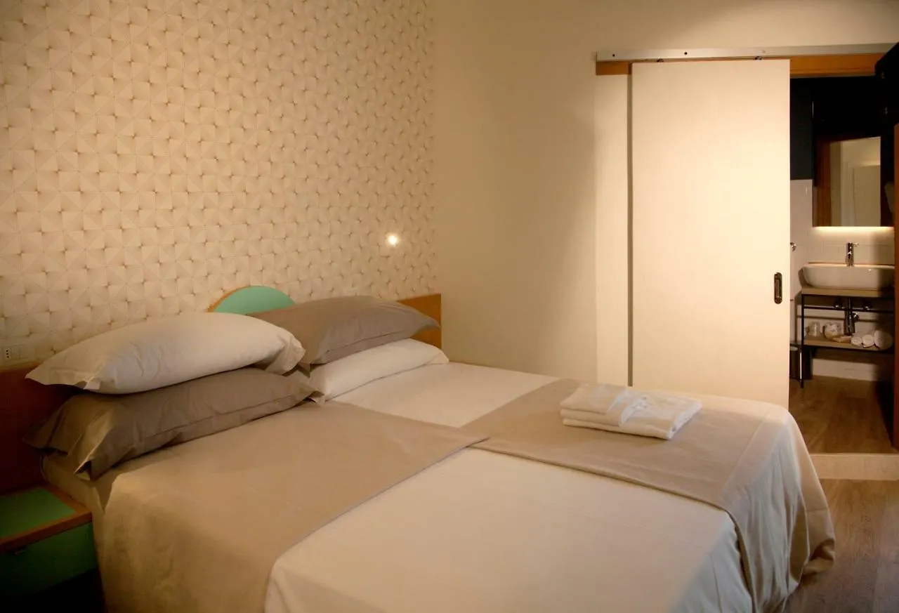 Hotel Montecarlo - Vista Mare Con Piscina & Area Fitness 3*, Riccione