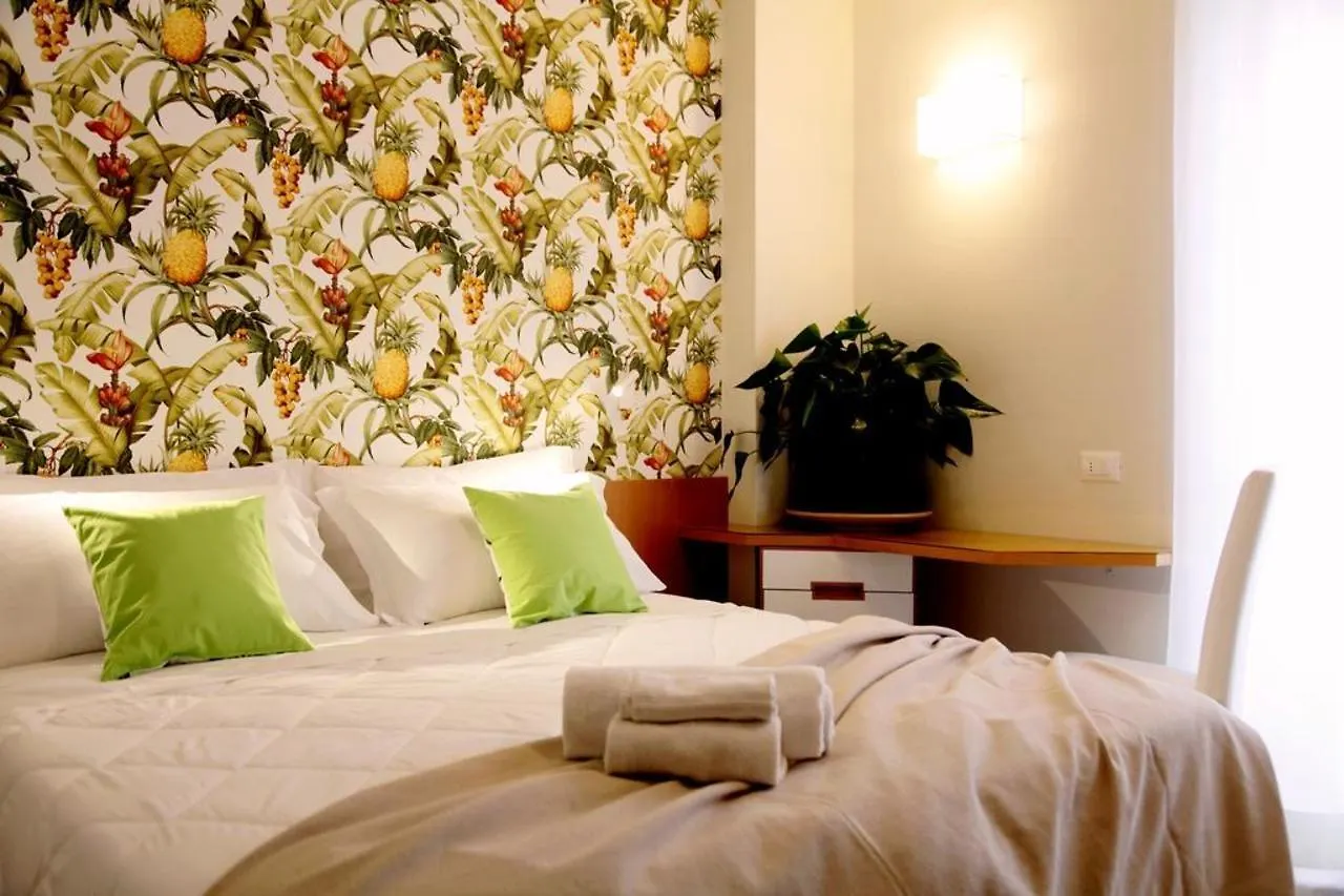 Hotel Montecarlo - Vista Mare Con Piscina & Area Fitness Riccione 3*,