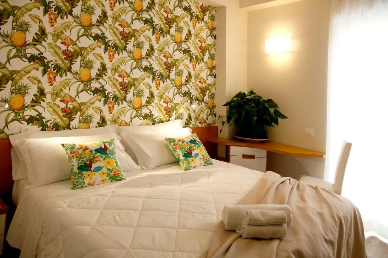Hotel Montecarlo - Vista Mare Con Piscina & Area Fitness Riccione 3*,  Italien