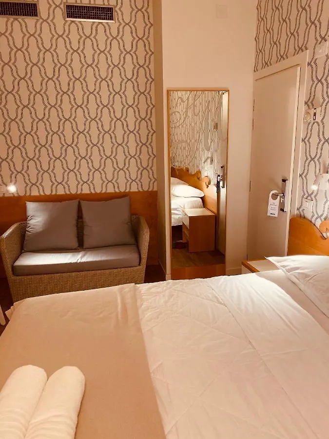 ***  Hotel Montecarlo - Vista Mare Con Piscina & Area Fitness Riccione Italien